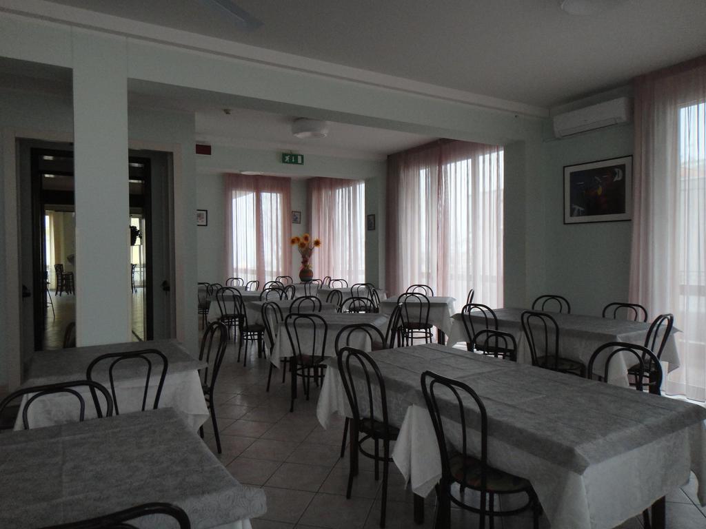 Hotel Acapulco Viserbella di Rimini Екстер'єр фото