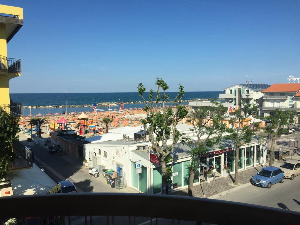 Hotel Acapulco Viserbella di Rimini Екстер'єр фото