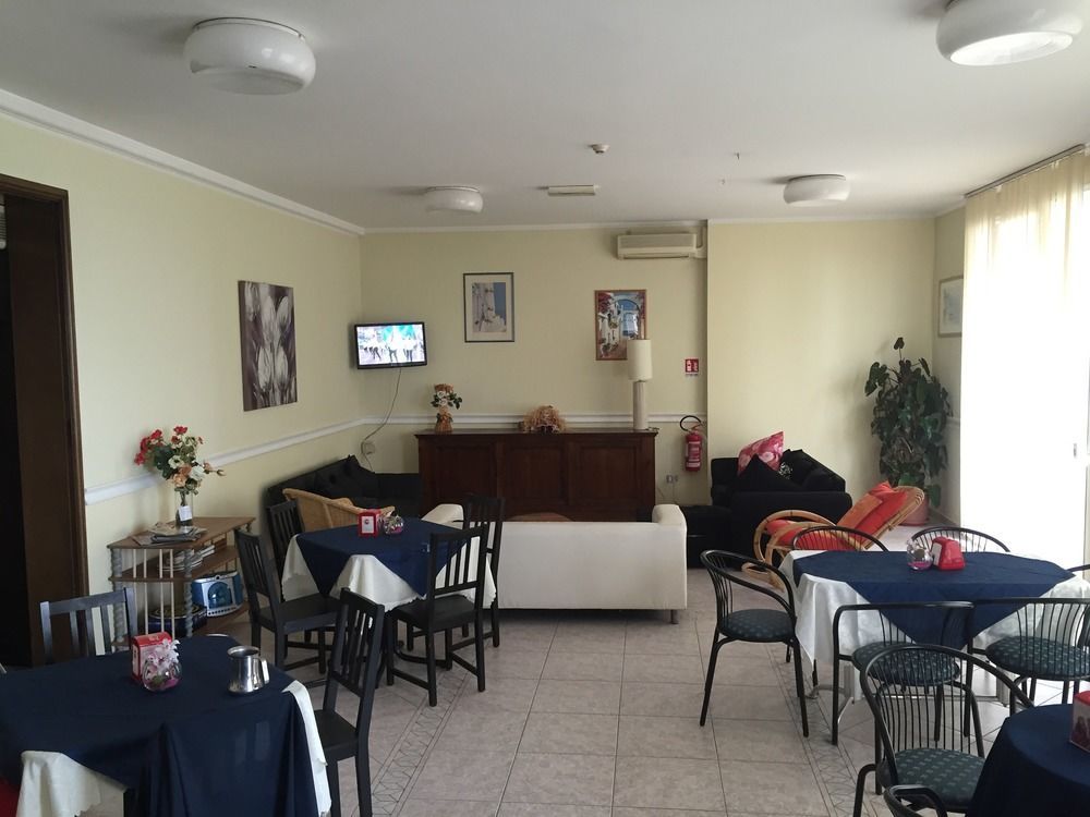 Hotel Acapulco Viserbella di Rimini Екстер'єр фото